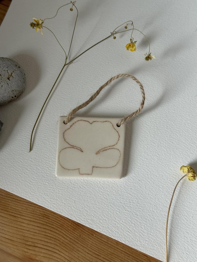 плиточка коричневый цветок