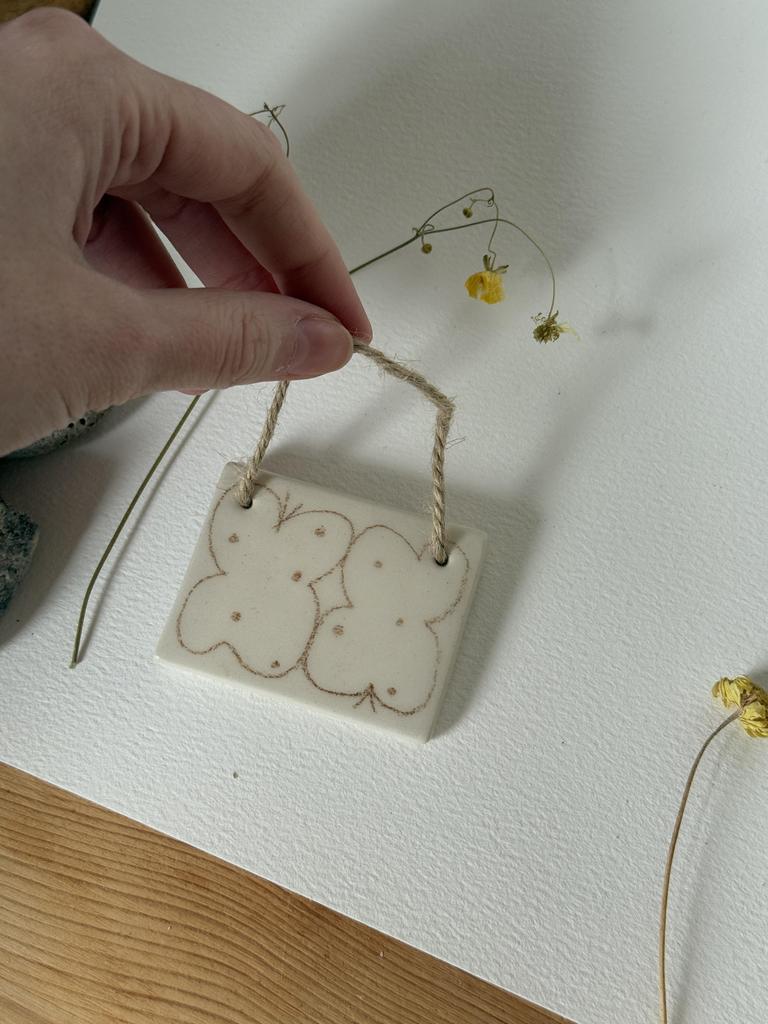 плиточка две бабочки