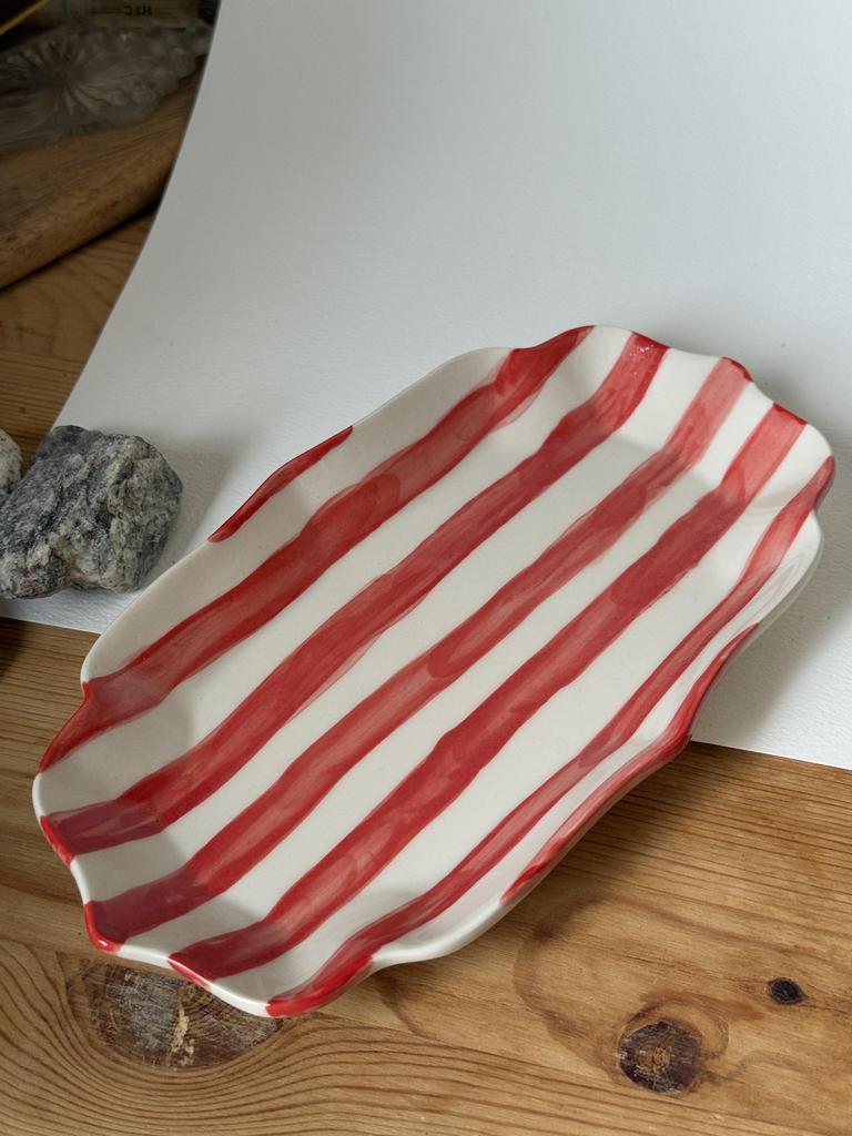 тарелочка ажурная в красную полоску