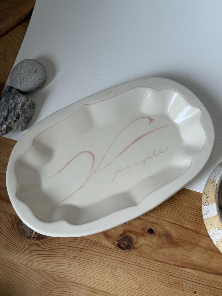 тарелочка ажурная с полями fragile