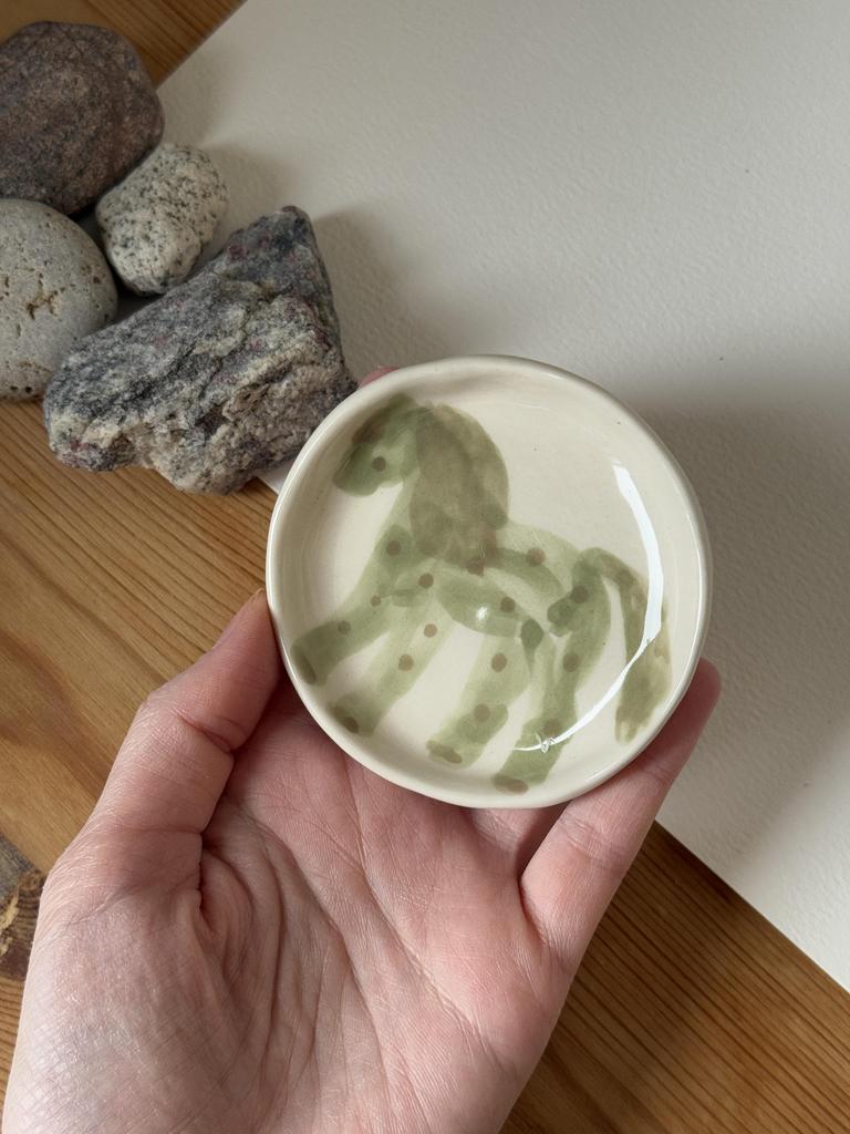 тарелочка акварельная лошадка зеленая