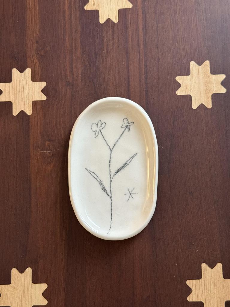 тарелочка овальная с цветочком