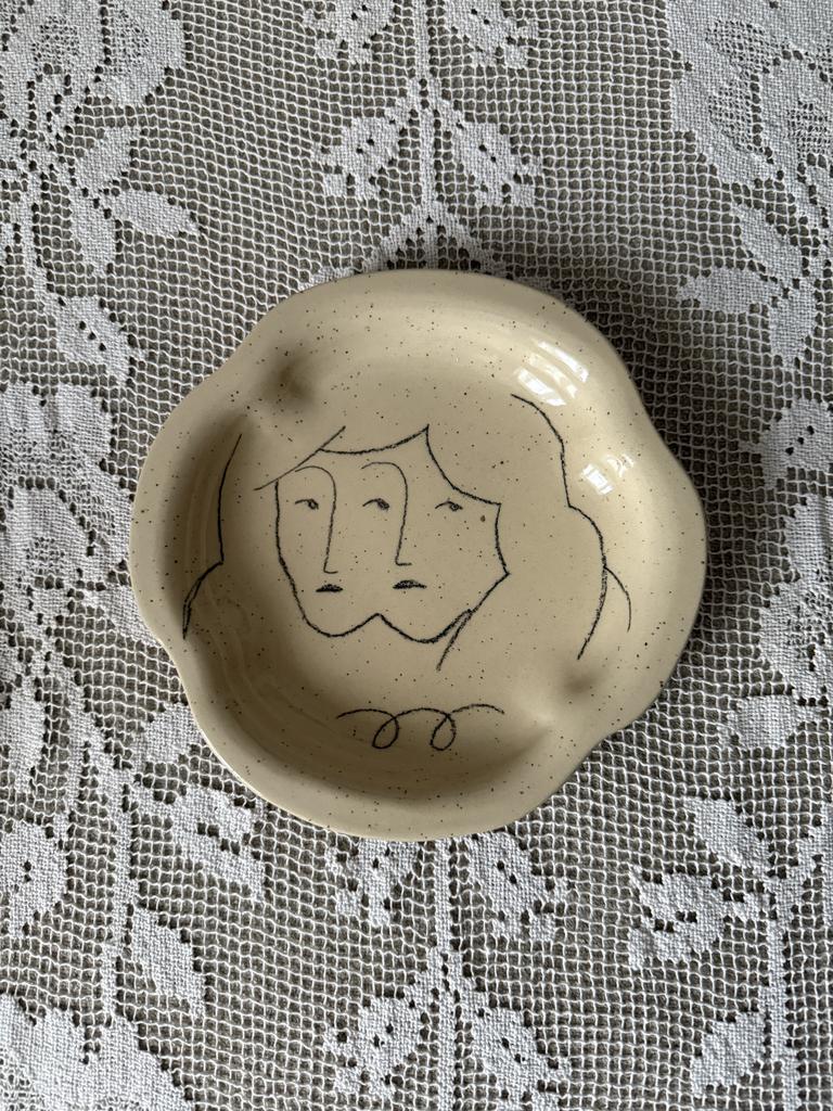 тарелочка глубокая с девушками