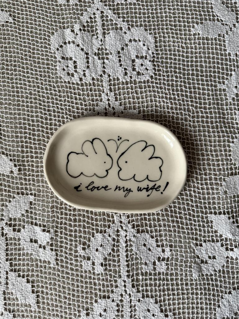 тарелочка i love my wife. с кроликами