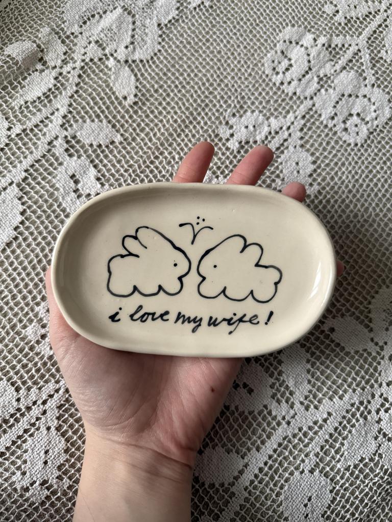 тарелочка i love my wife. с кроликами еще