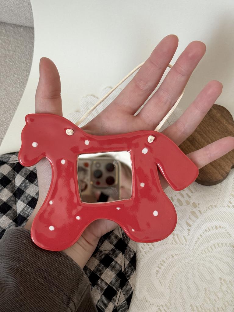 зеркальце лошадка красная три