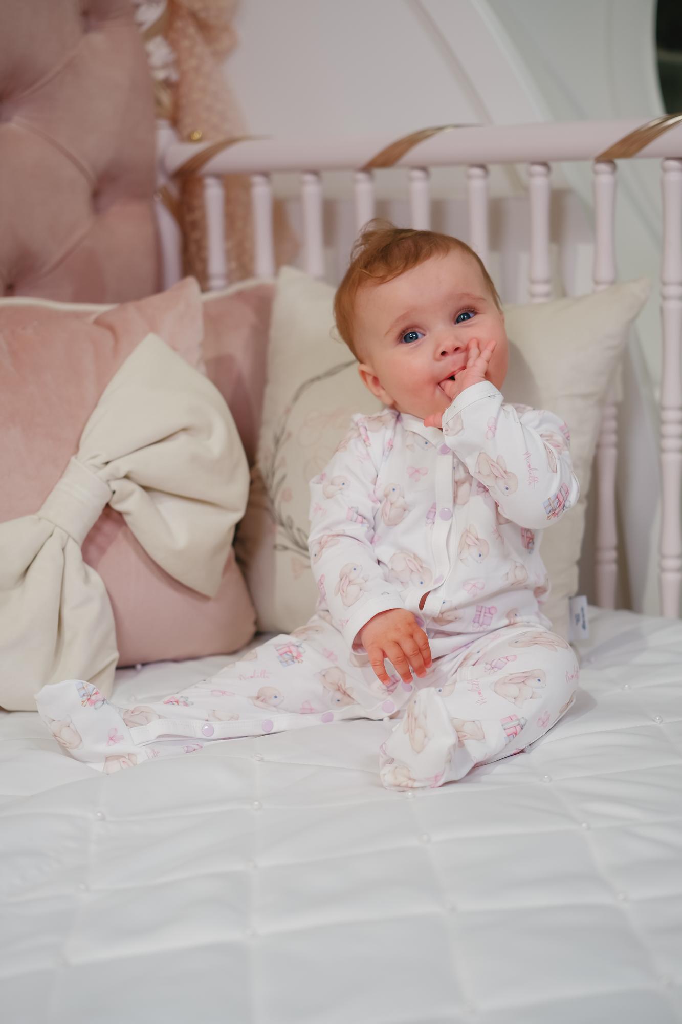 Комбинезон с ножками "Розовый зайка"