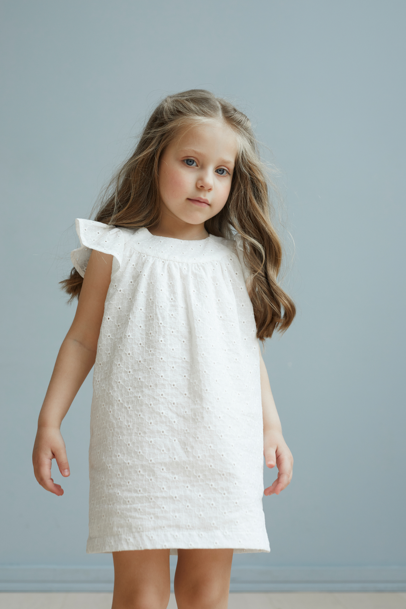 Платье с крылышками на кокетке, белое