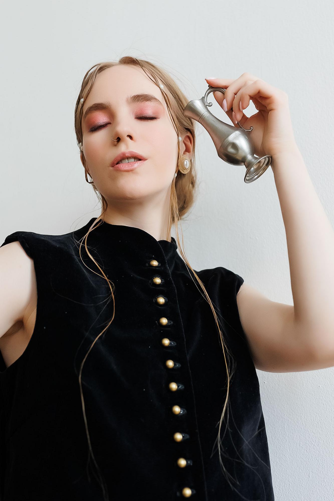 Жакет-кроп в стиле "Тюдоровский минимализм"