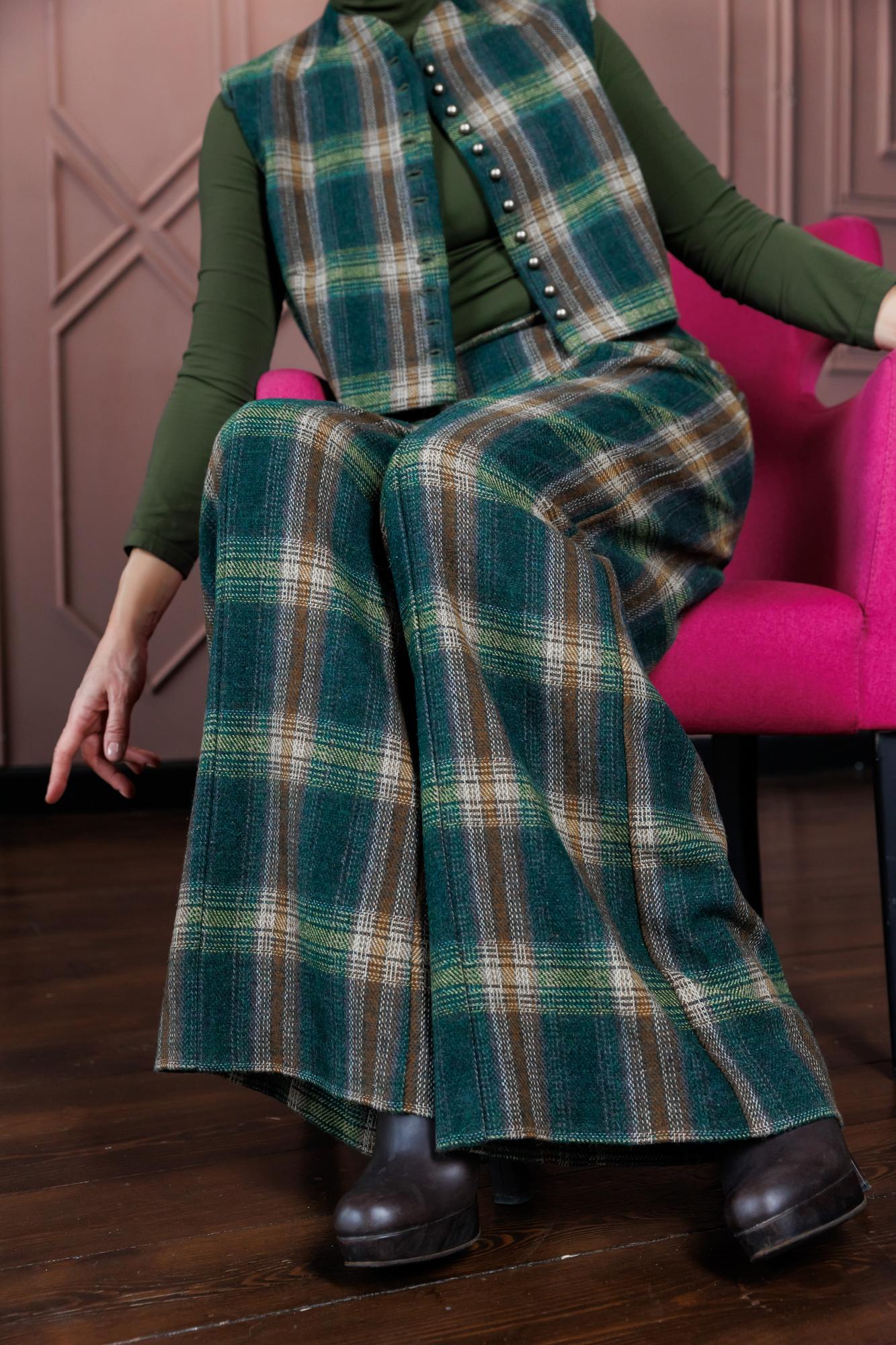 Костюм из шерсти в клетку