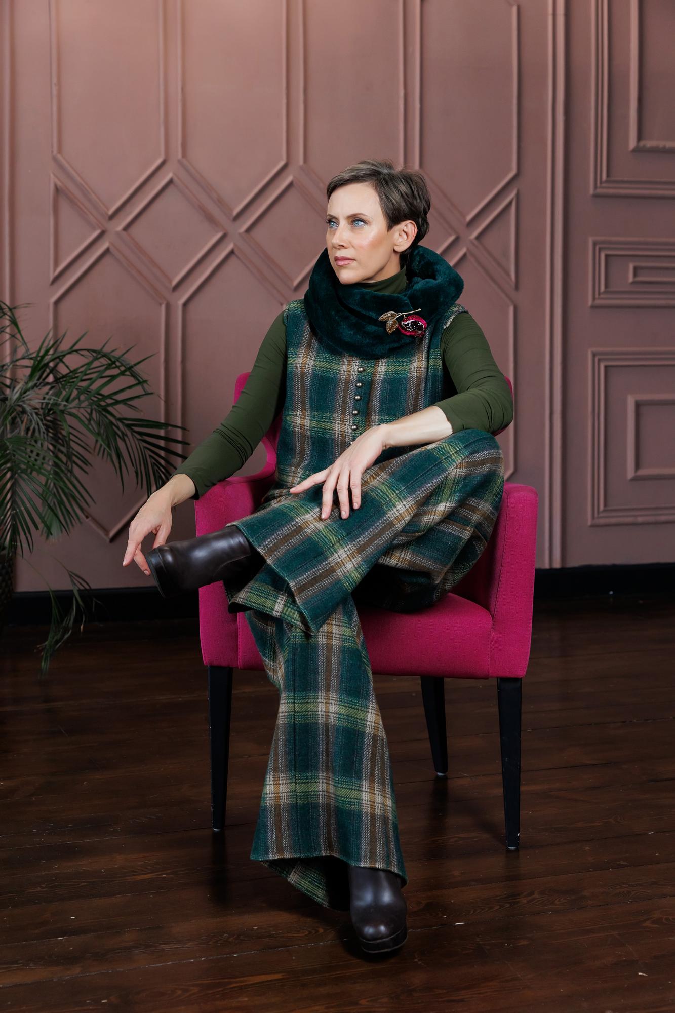 Костюм из шерсти в клетку