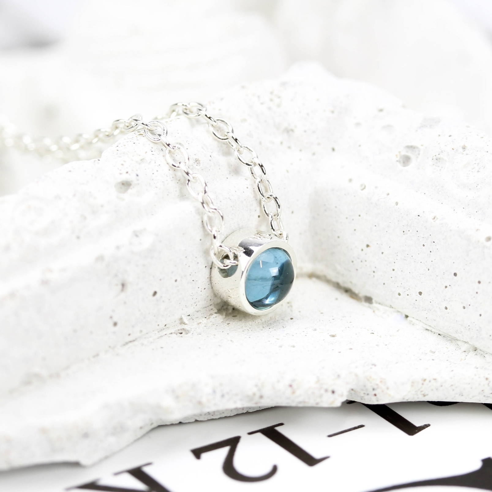 ПОДВЕСКИ С КАМНЯМИ