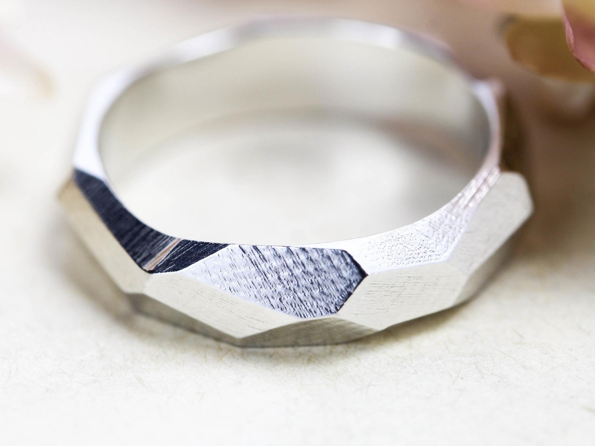 КОЛЬЦО ГРУБЫЕ ГРАНИ, светлое