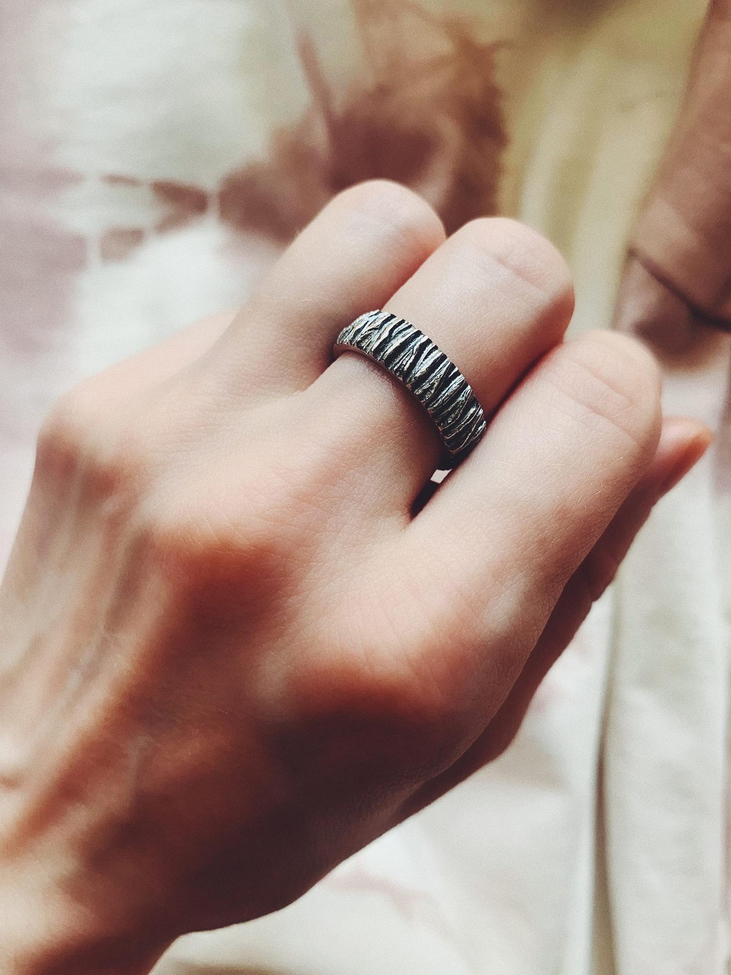 КОЛЬЦО ЛЕСНОЕ, тёмное