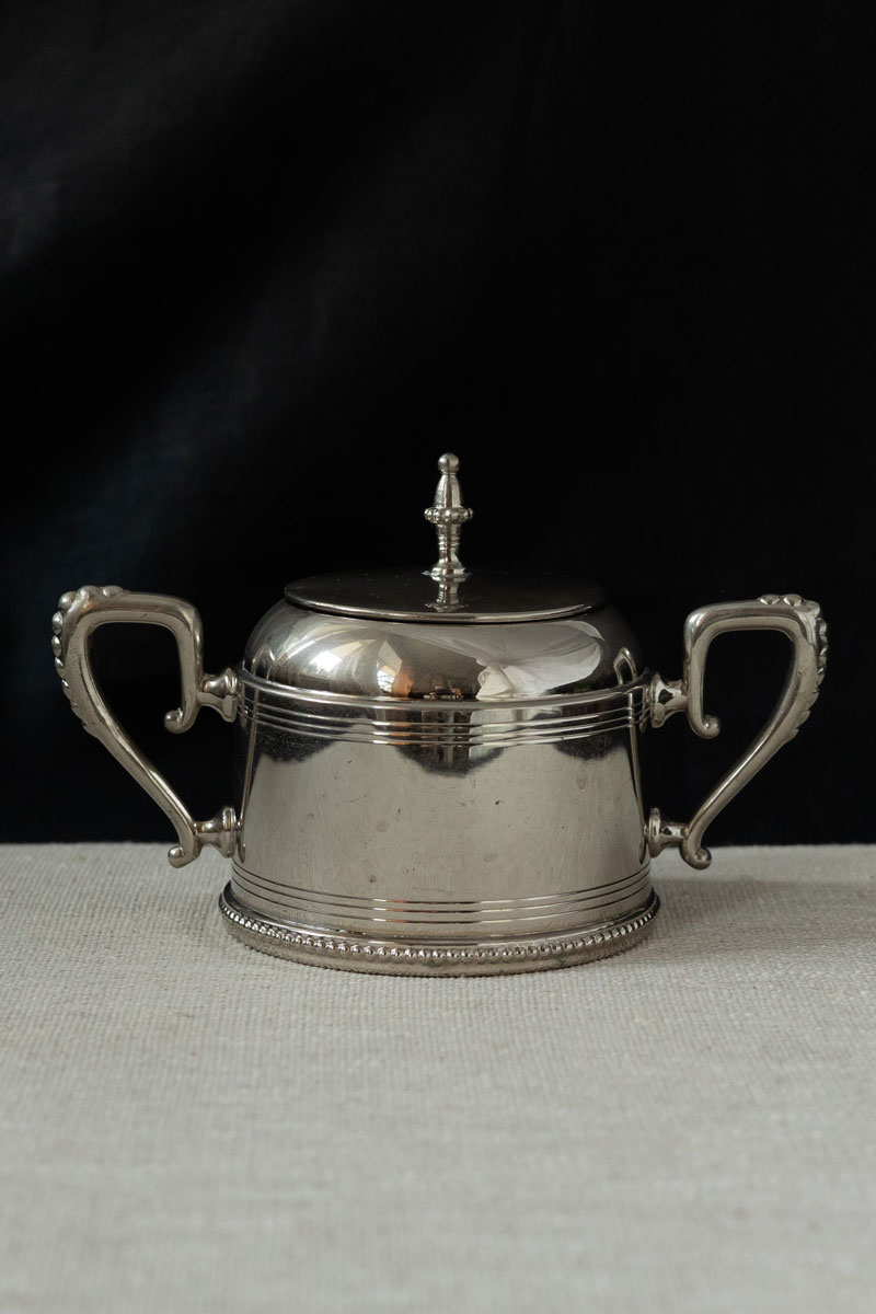 Набор: подставка под шпажки, сахарница, молочник