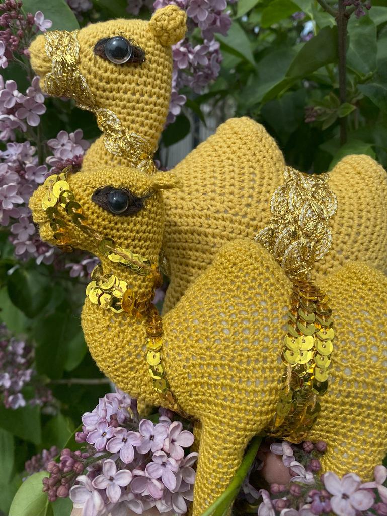 Сamel female + Little Сamel (Верблюдица с Верблюжонком)