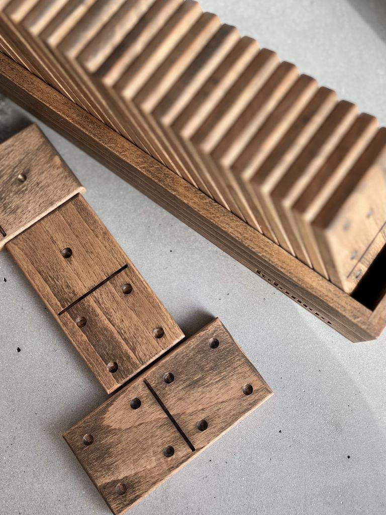 Большое деревянное домино