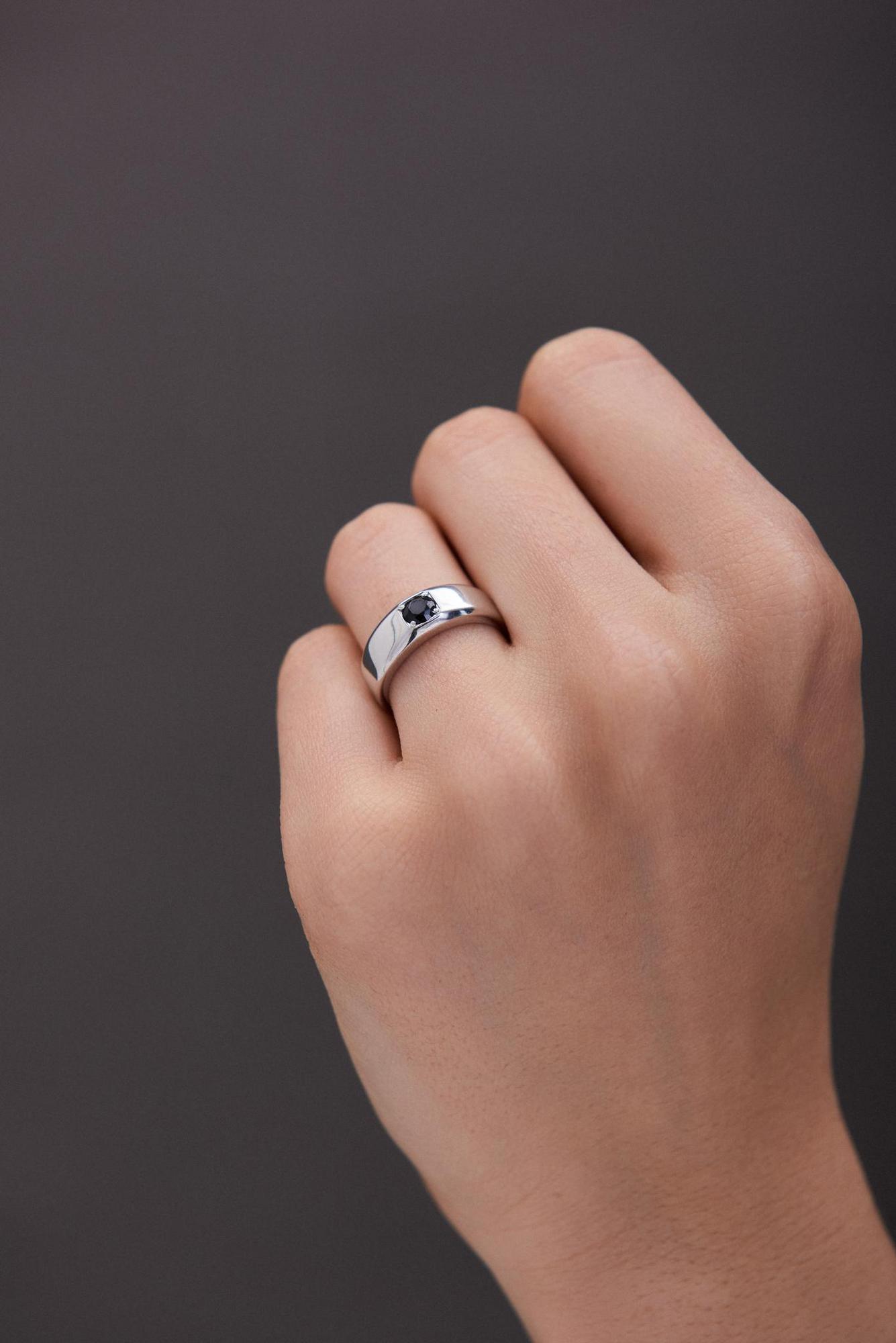 Кольцо Crystal Round с черной шпинелью