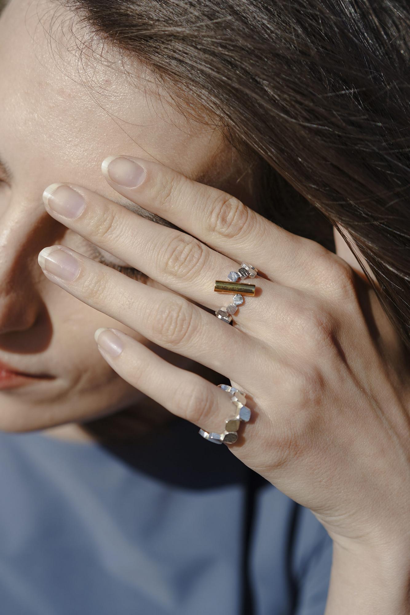 Кольцо Конфетти с цилиндром