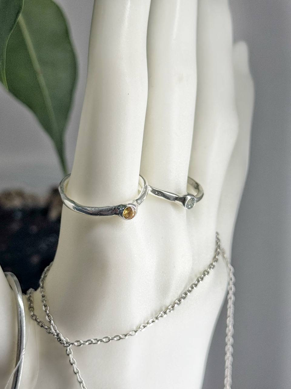 Кольцо мятое с натуральным камнем