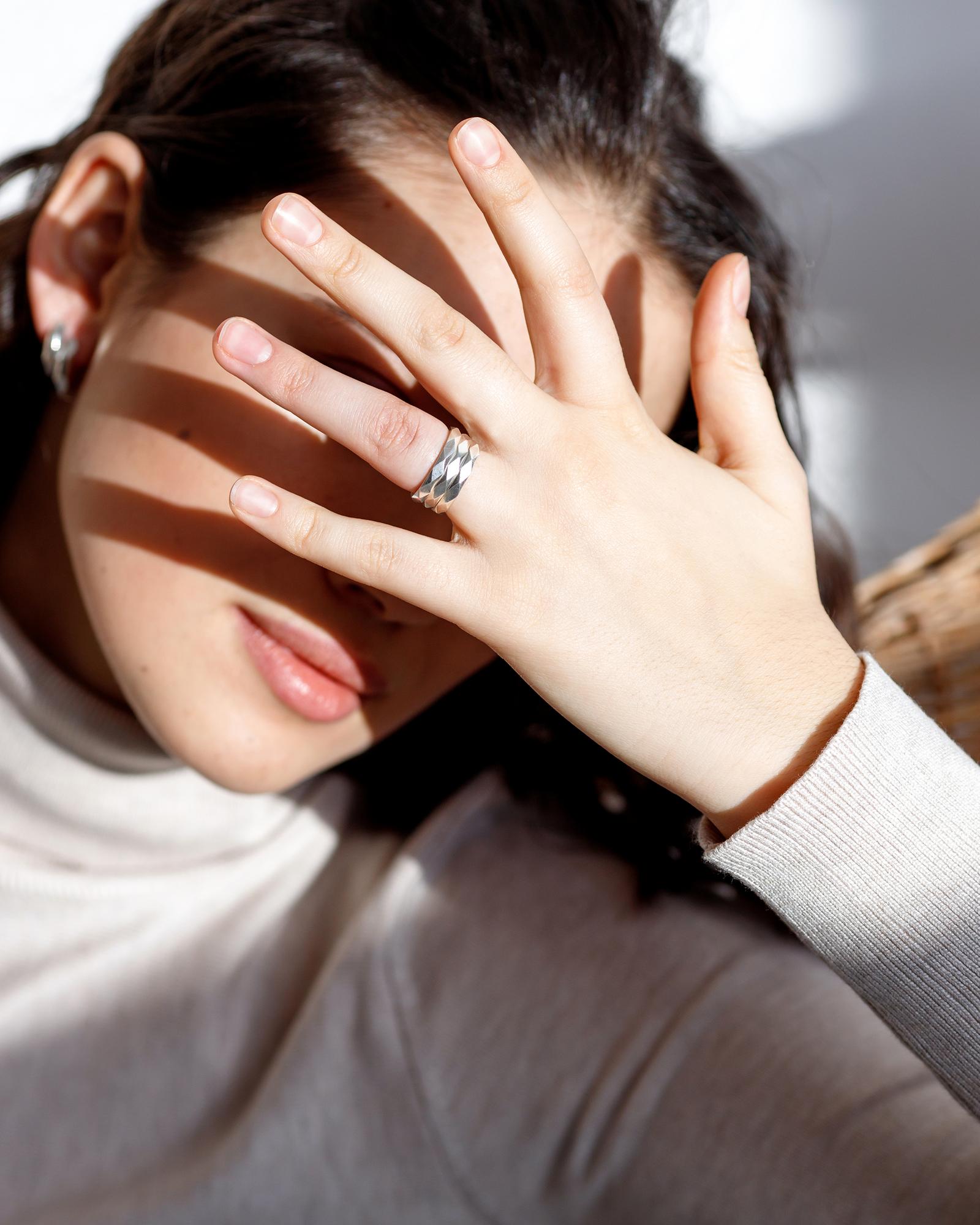 Кольцо Faceted Ring (F-R)