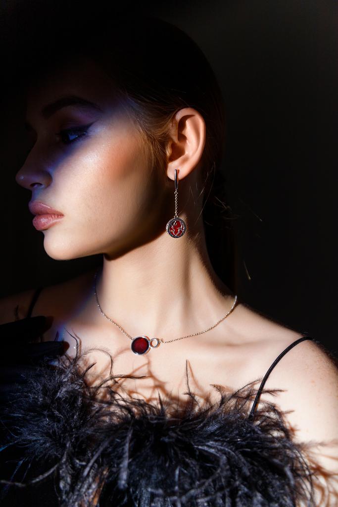 Колье с натуральным янтарем