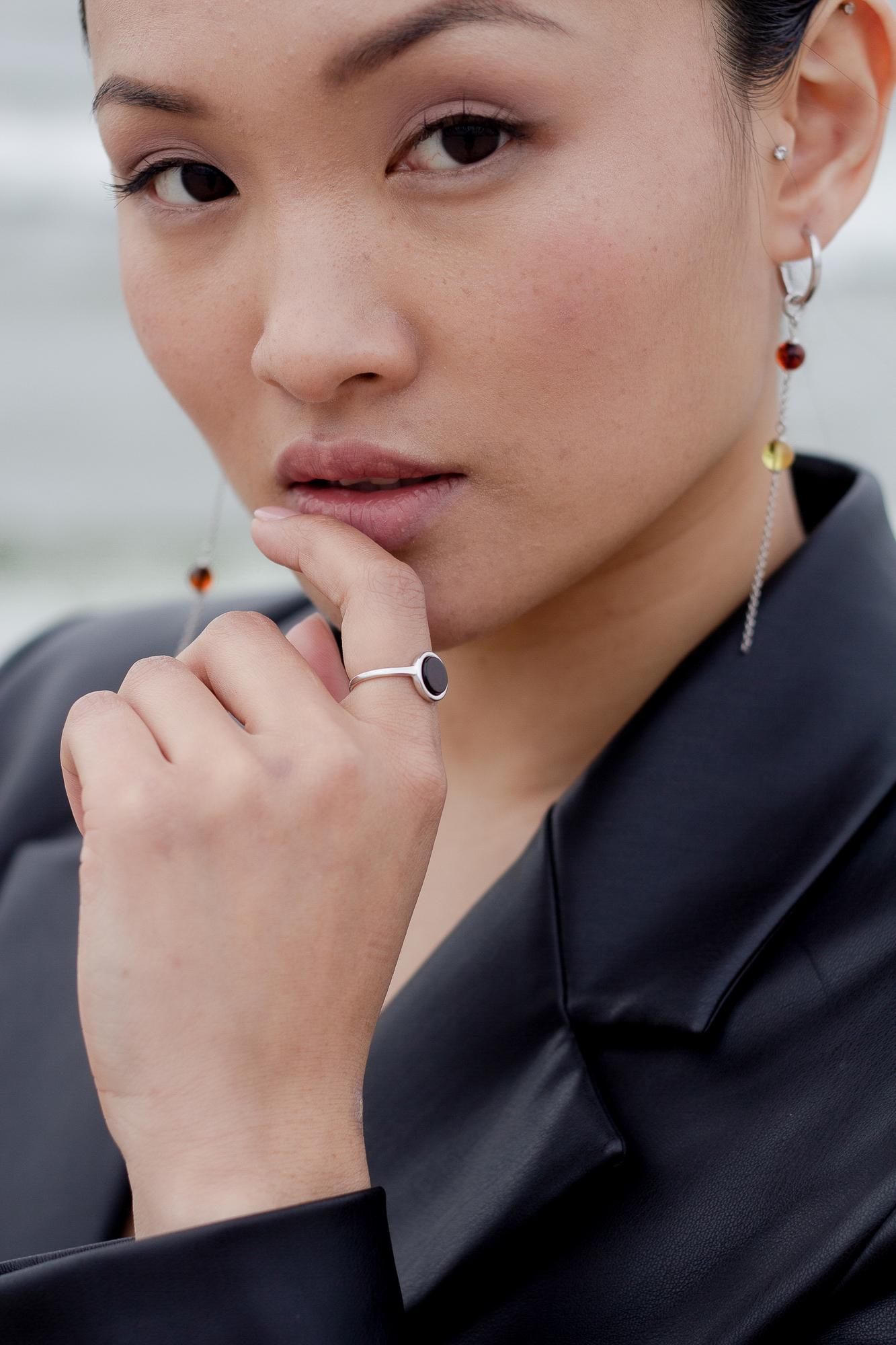 Кольцо с натуральным янтарем