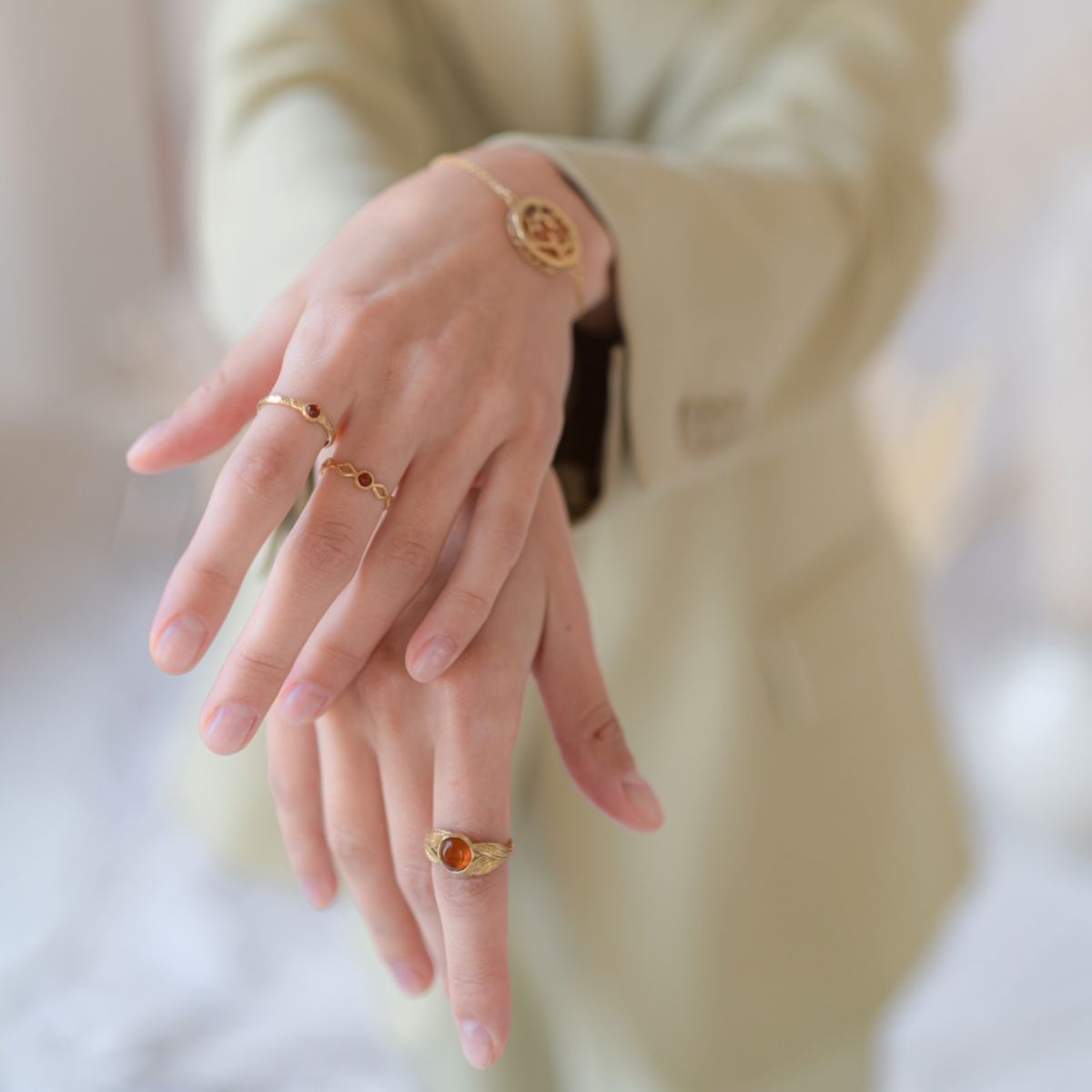 Кольцо с натуральным янтарем R20010ZK