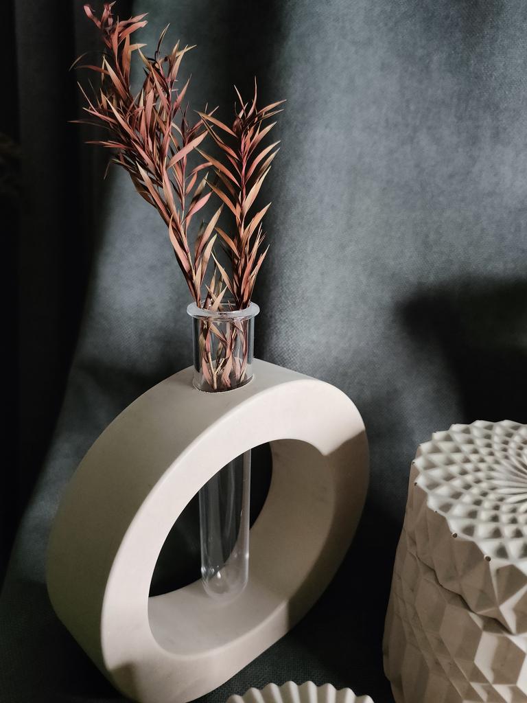 Ваза с пробиркой