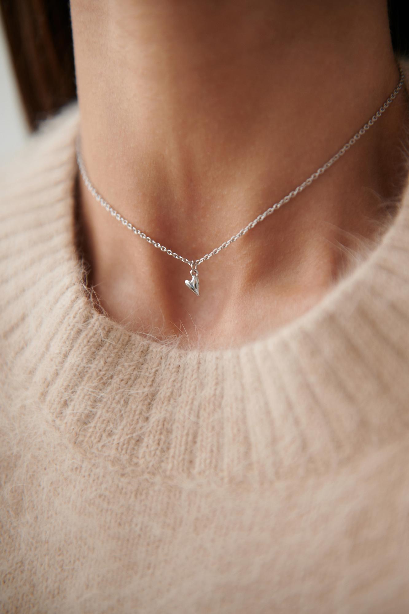 Колье-чокер Love in 2024