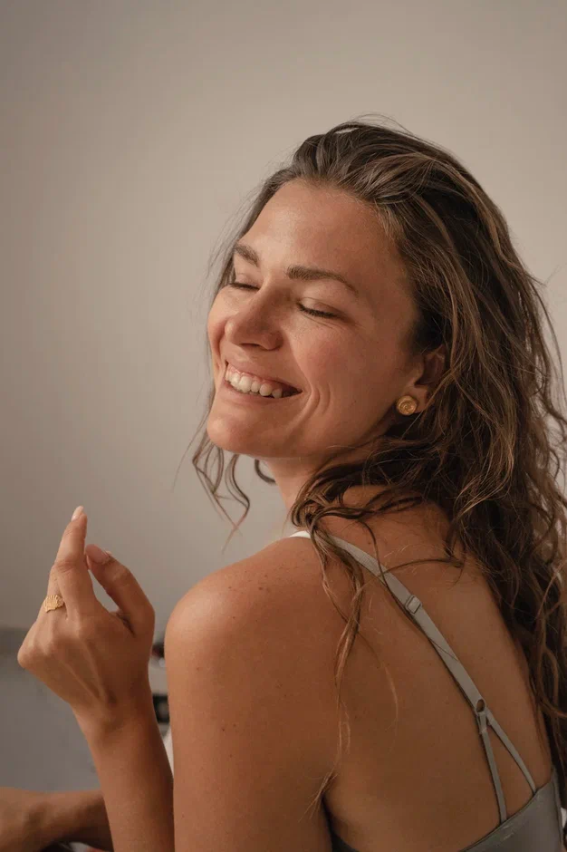 Серьги-пусеты  "Завиток ракушки"