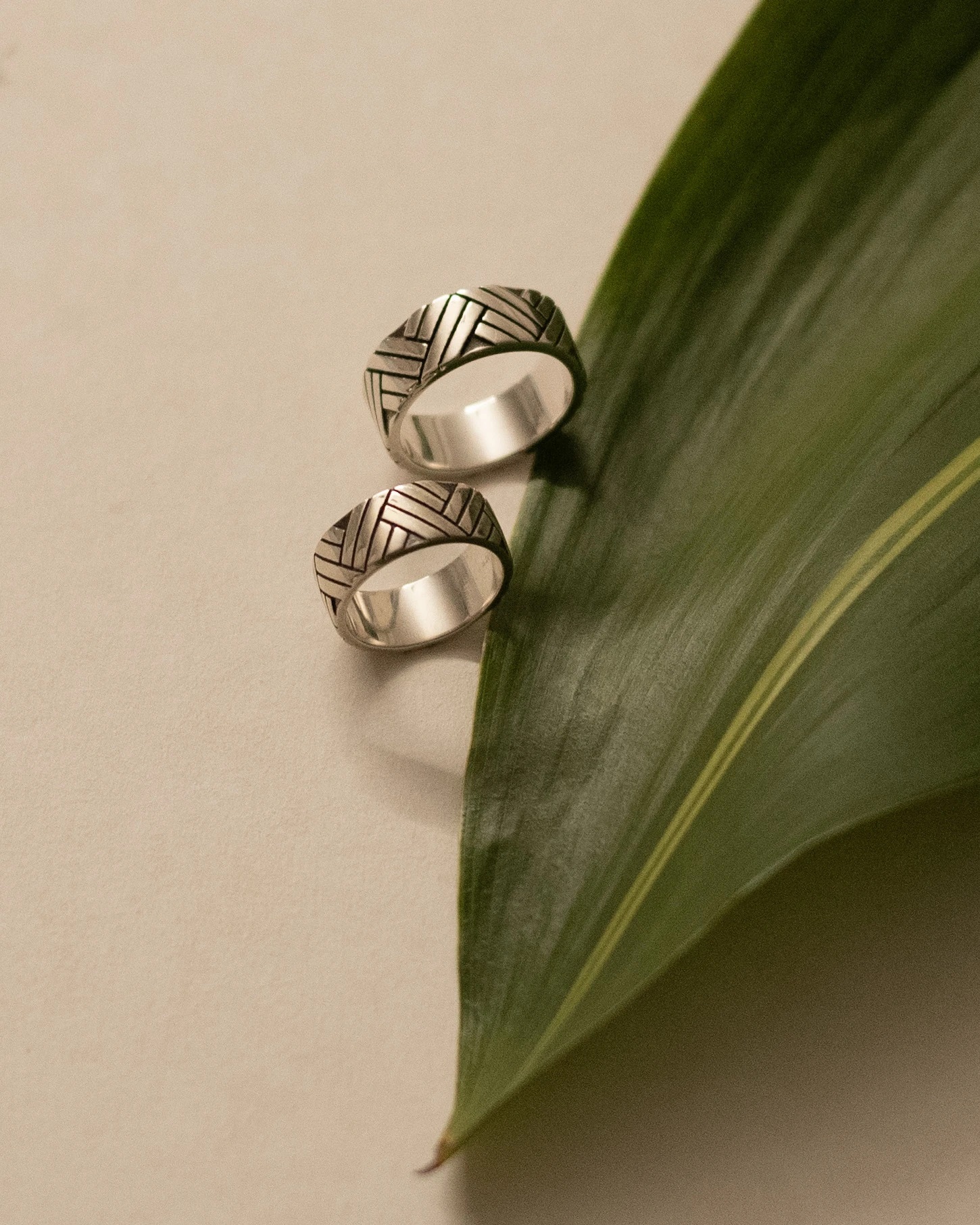 Серебряное кольцо NIHO