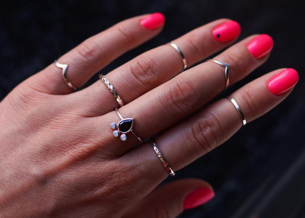 КОЛЬЦО "ЛАПКА" С ОПАЛАМИ