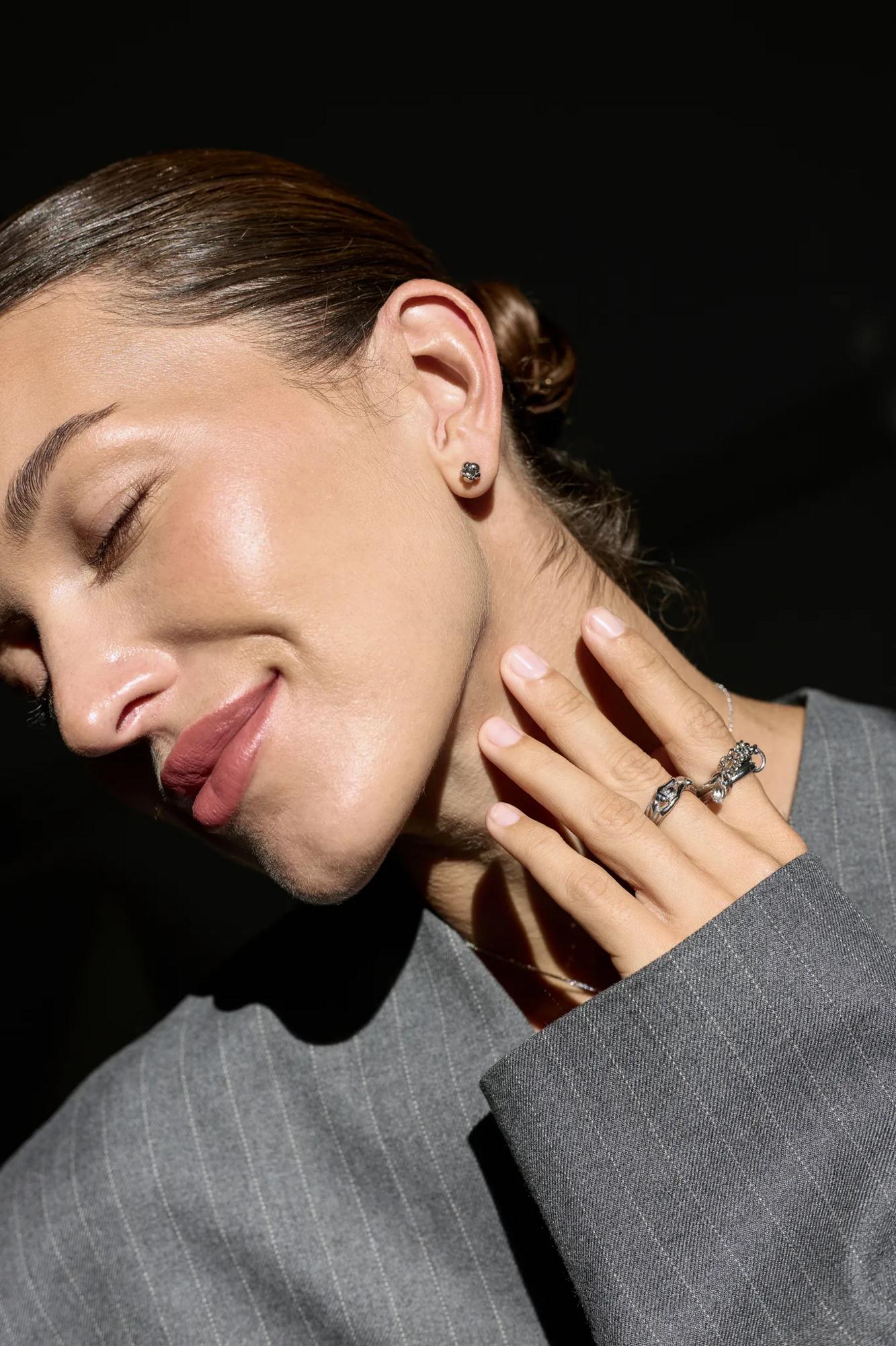 Серебряные серьги-пусеты «Васюганские болота» с горным хрусталем