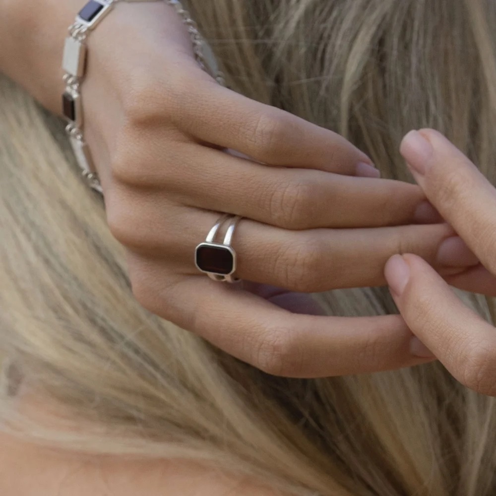 Кольцо серебряное с янтарём R20040SV