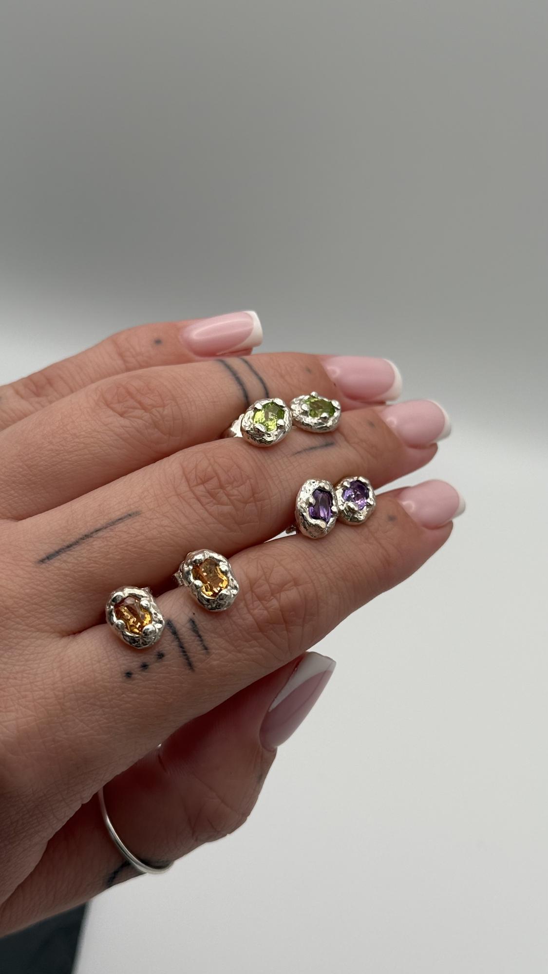 Моносерьга с натуральным камнем