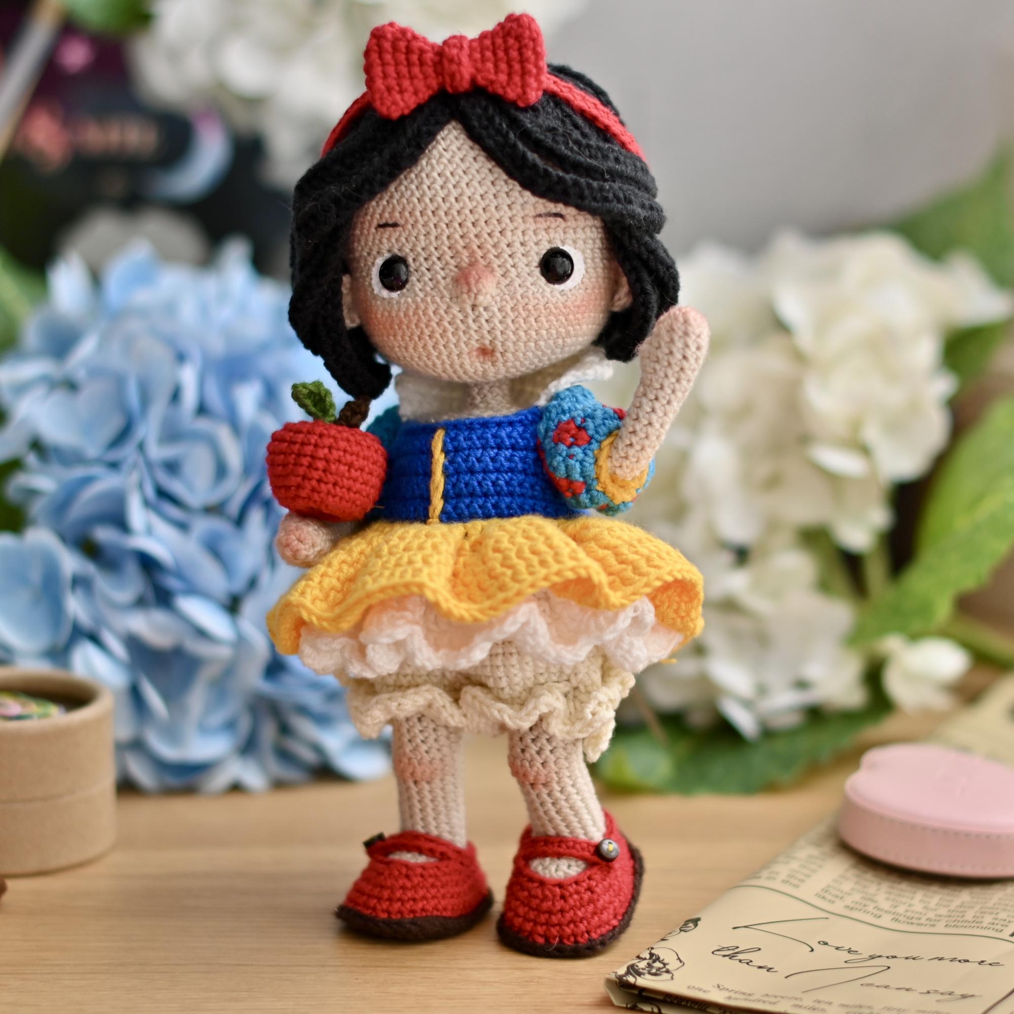 Мастер-класс "Костюм Белоснежки для куклы Фанни"