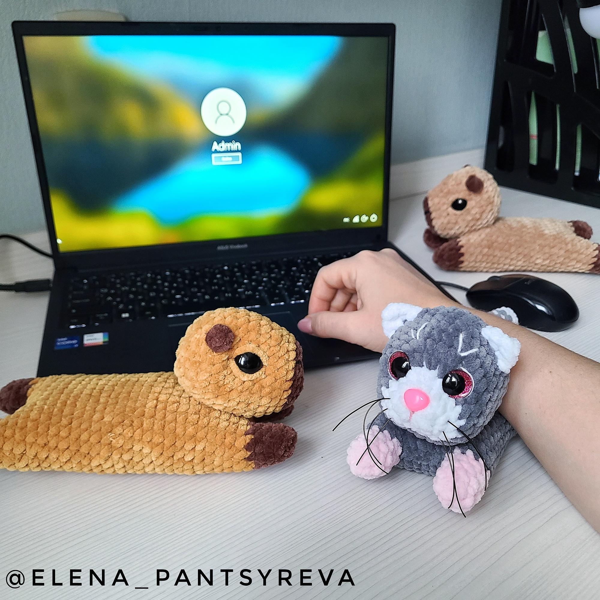 МК Подушечка под запястье в форме игрушки Капибара и Котик