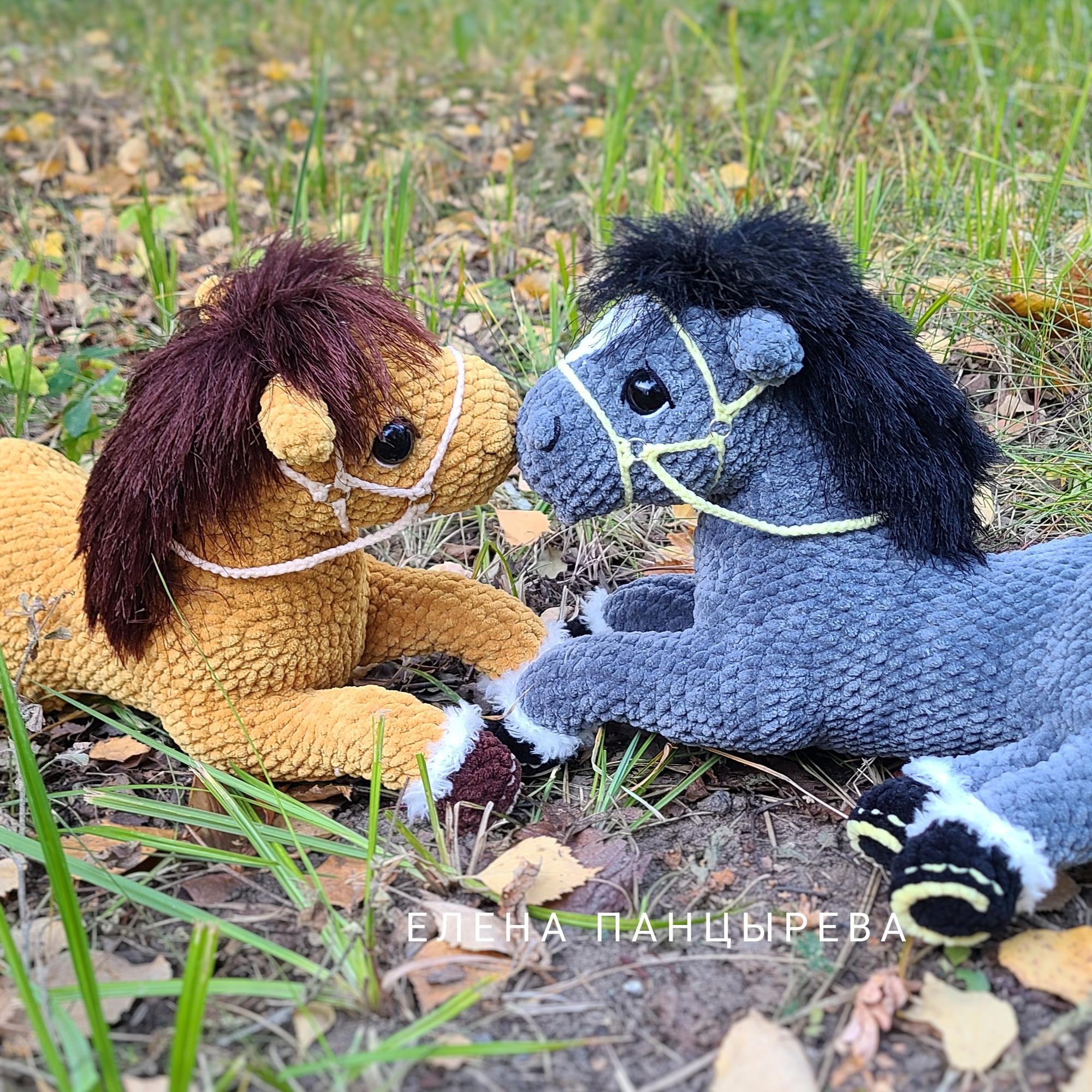 МК Лошадка - цельновязаная лежащая лошадь крючком из плюшевой пряжи, мастер-класс в формате pdf