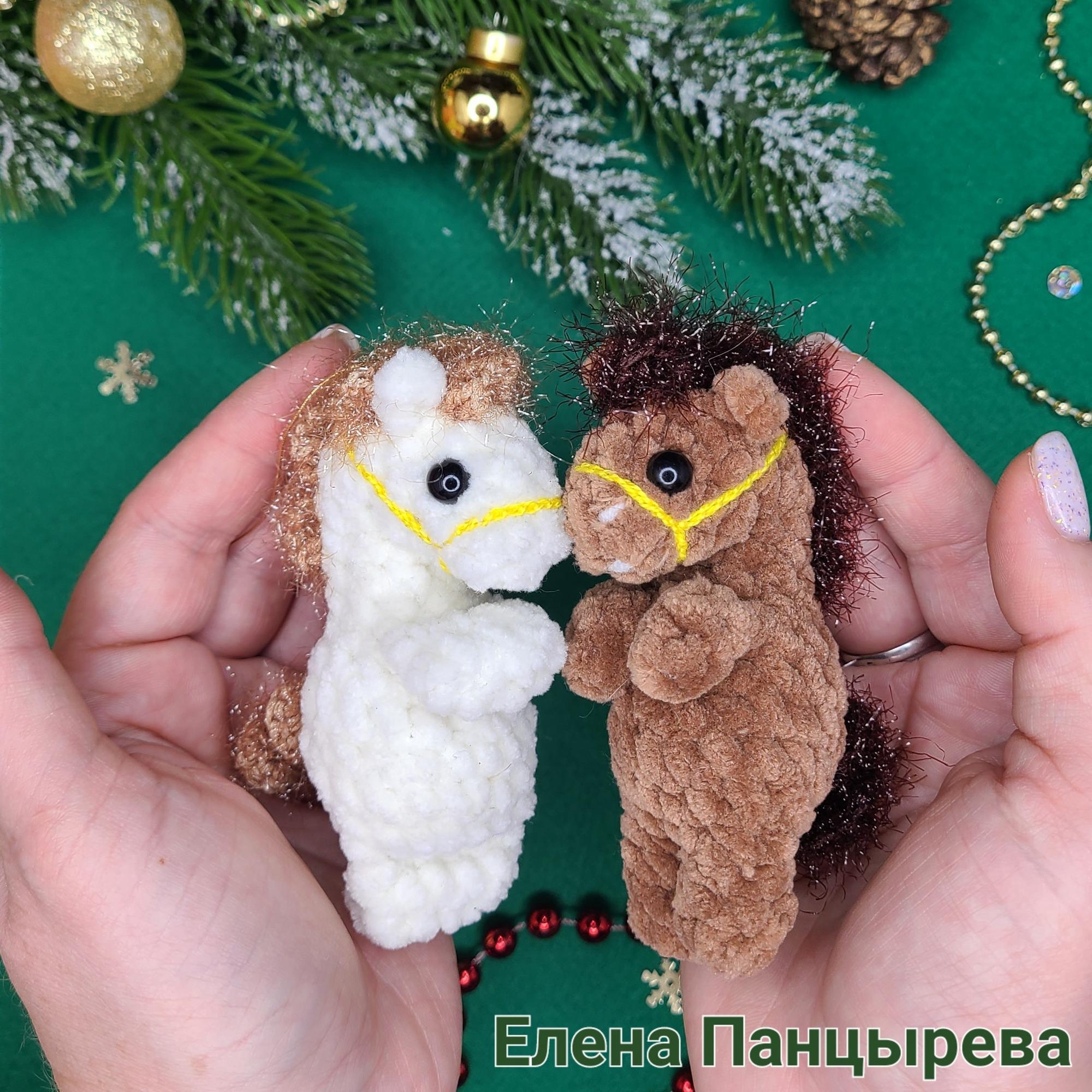 МК Брелок Пони - цельновязаная лошадь брелок крючком из плюшевой пряжи,  pdf и полное видео вязания