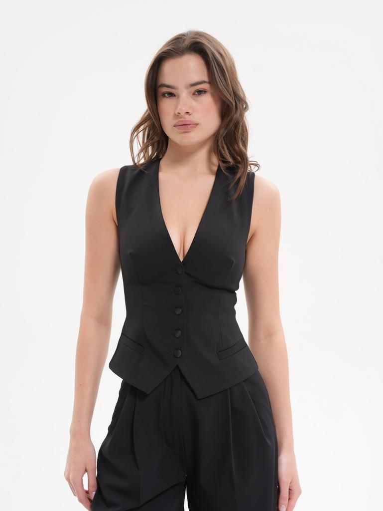 Жилет с атласными пуговицами