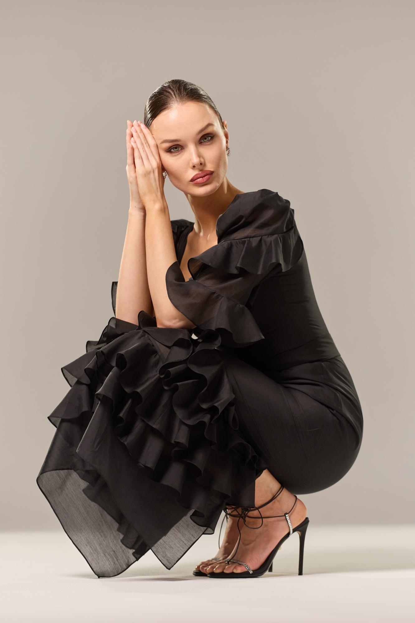 Платье «Adriana» в черном цвете