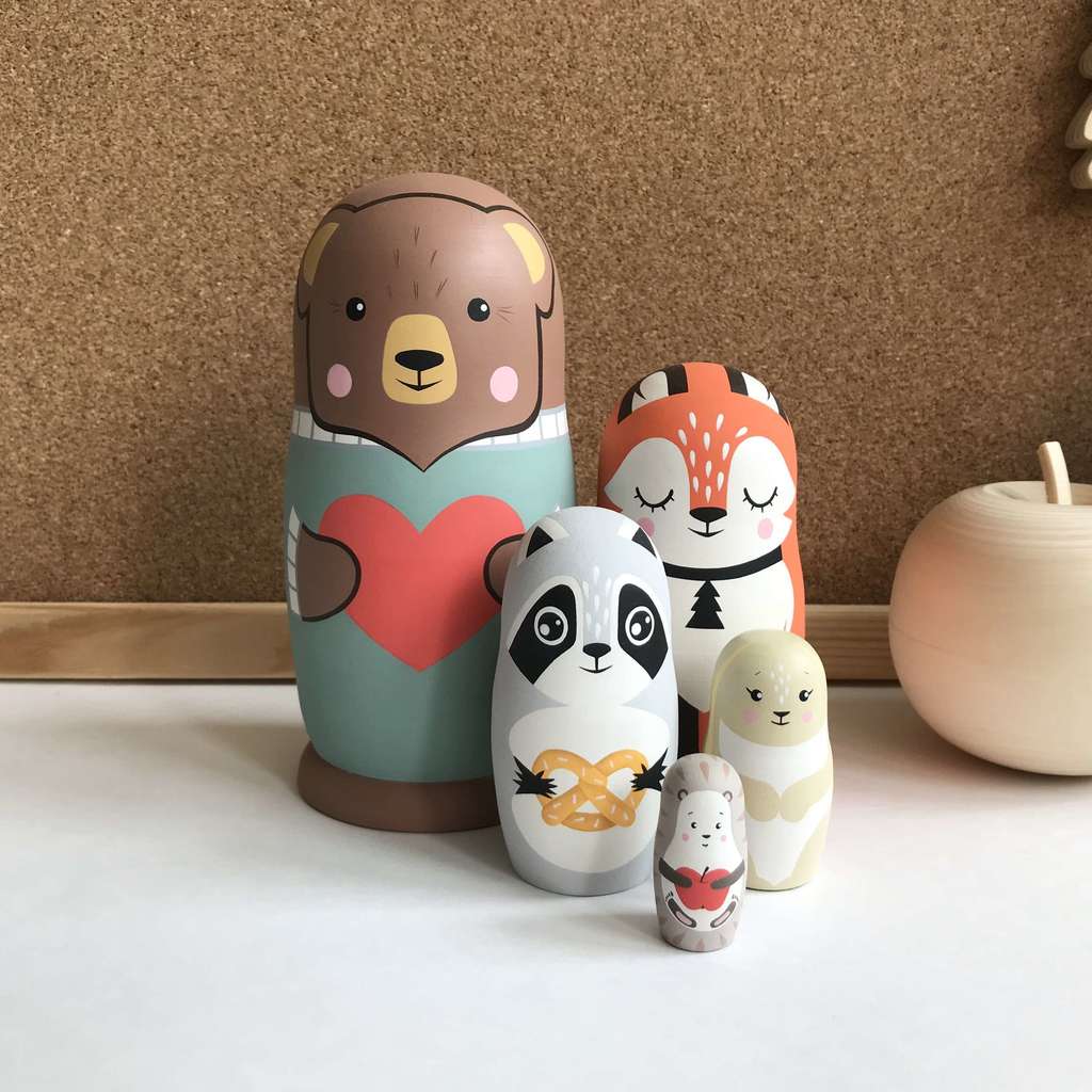 Набор матрешек «Уютные зверята» с мишкой в зеленом свитере