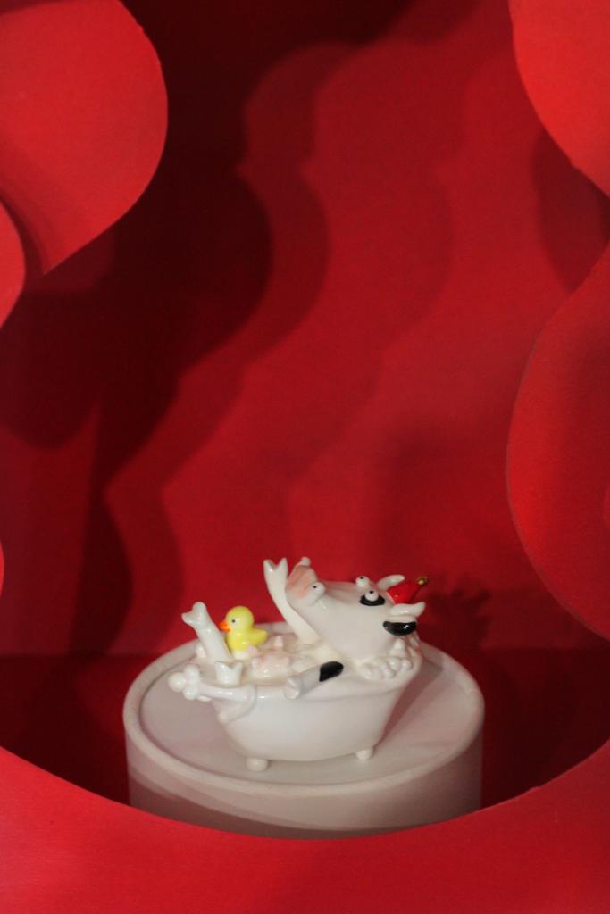 Корова в ванной