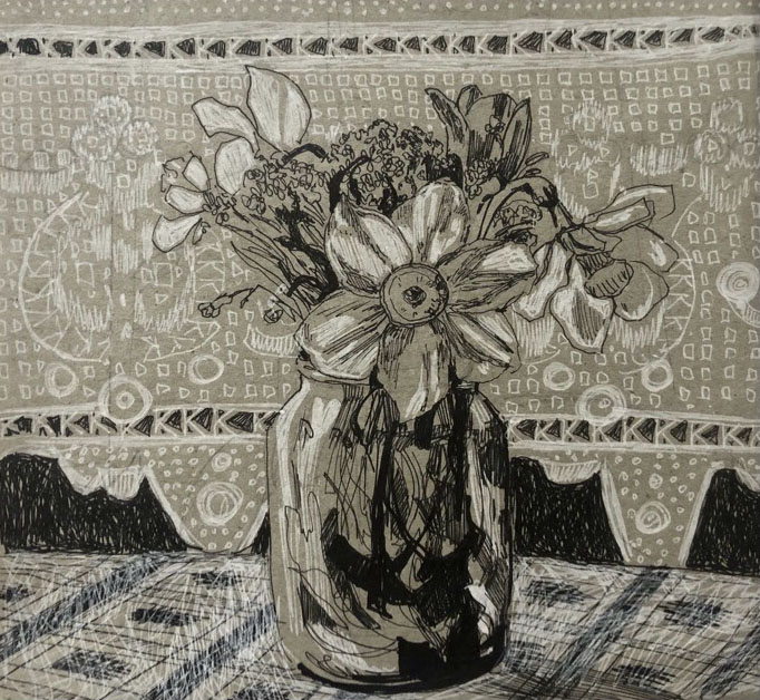 На фоне занавески