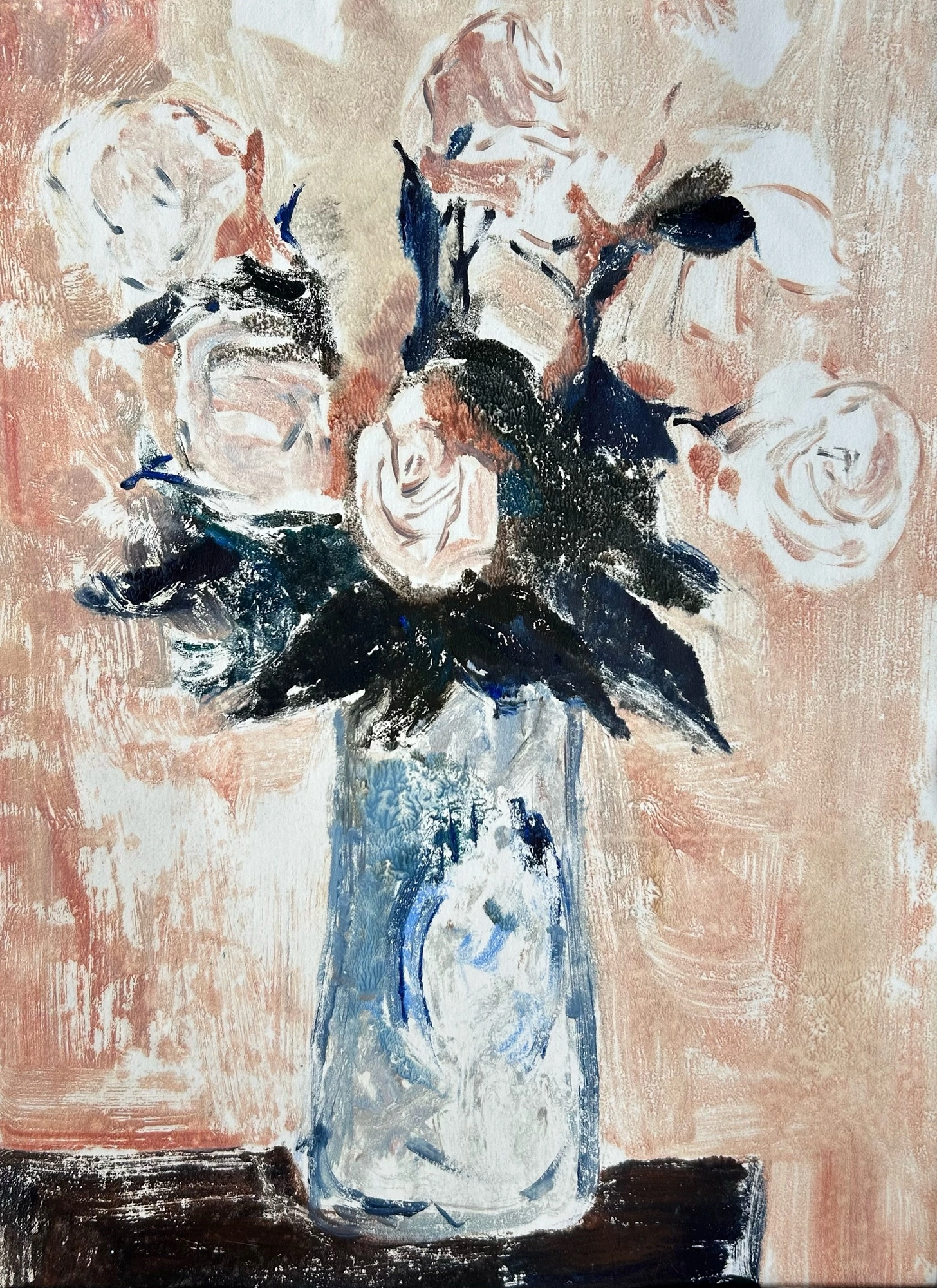 Розы в голубой вазе