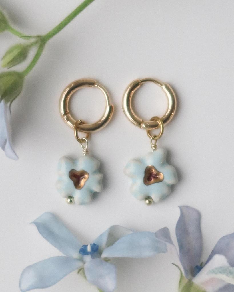 Серьги с незабудкой