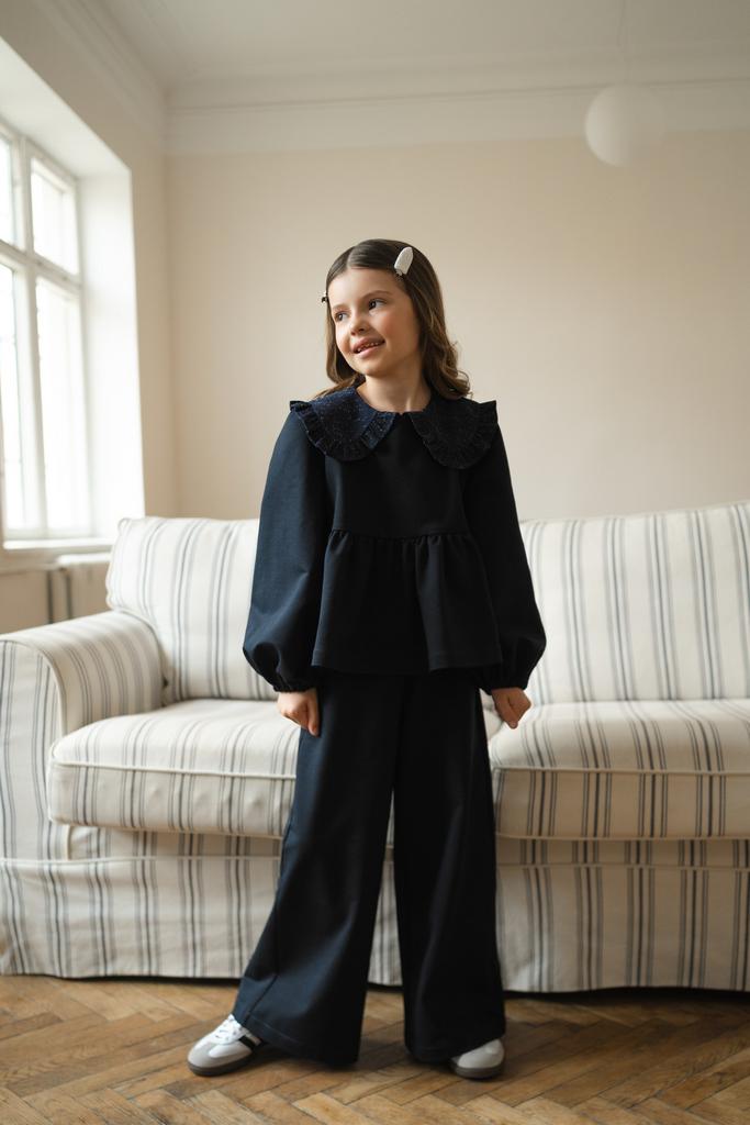 Синий школьный костюм