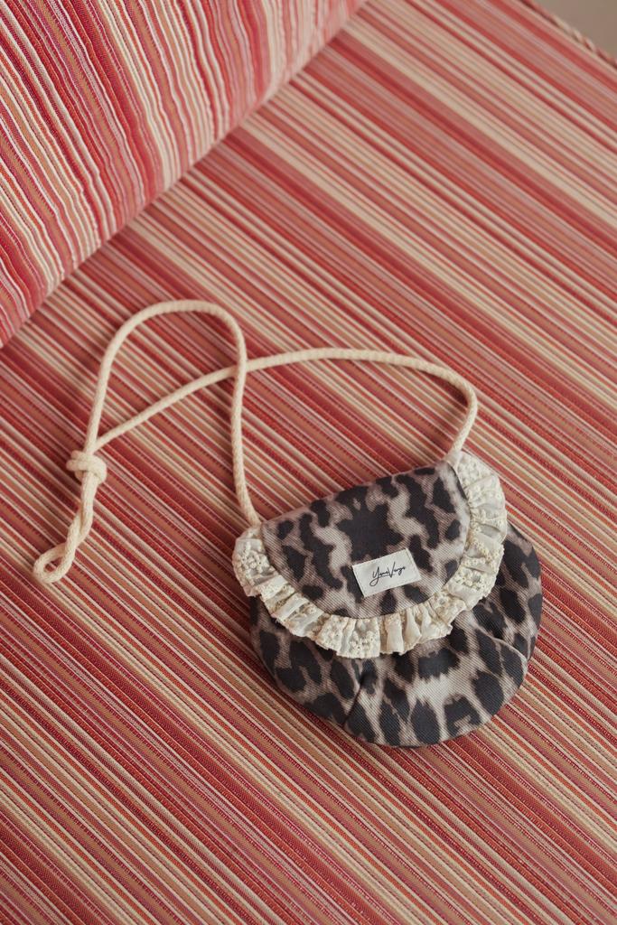 Сумочка лео с кружевом