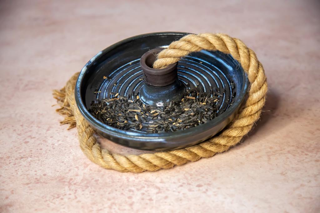 КОРМУШКА ДЛЯ ПТИЦ "ТЁМНАЯ НОЧЬ"